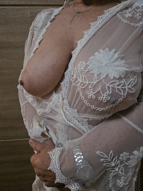 MADURITA PELIRROJA JUGUETONA