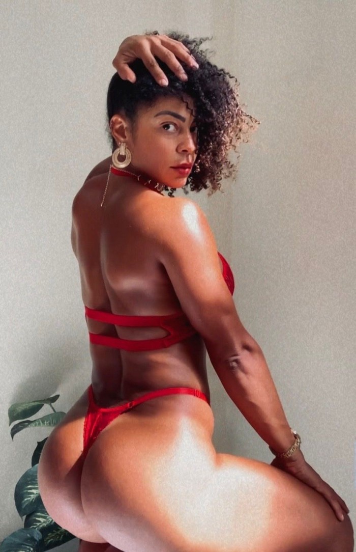 BRENDA UNA BRASILEÑA ESPECTACULAR ZONA CHAMBERÍ