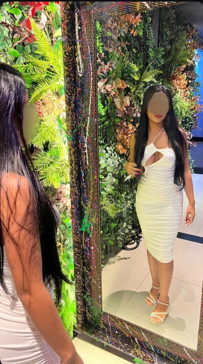 ENCANTADORA SENSUAL COMPLACIENTE MENTE ABIERTA