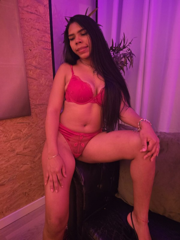 ANDREA  ARDIENTE Y APASIONADA