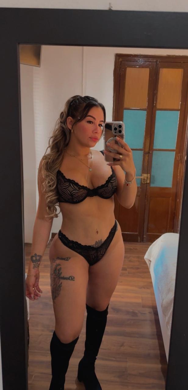 laura cachonda y muy carismatica