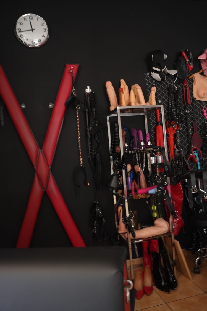 Sala equipada,domina Angy,bdsm,mazmorra