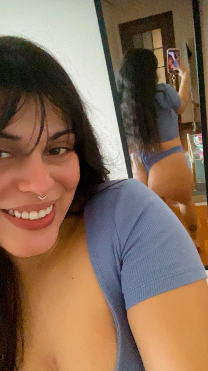 NOVEDAD JOVENCITA ESPAÑOLA EN SANTIAGO DE COMPOSTELA