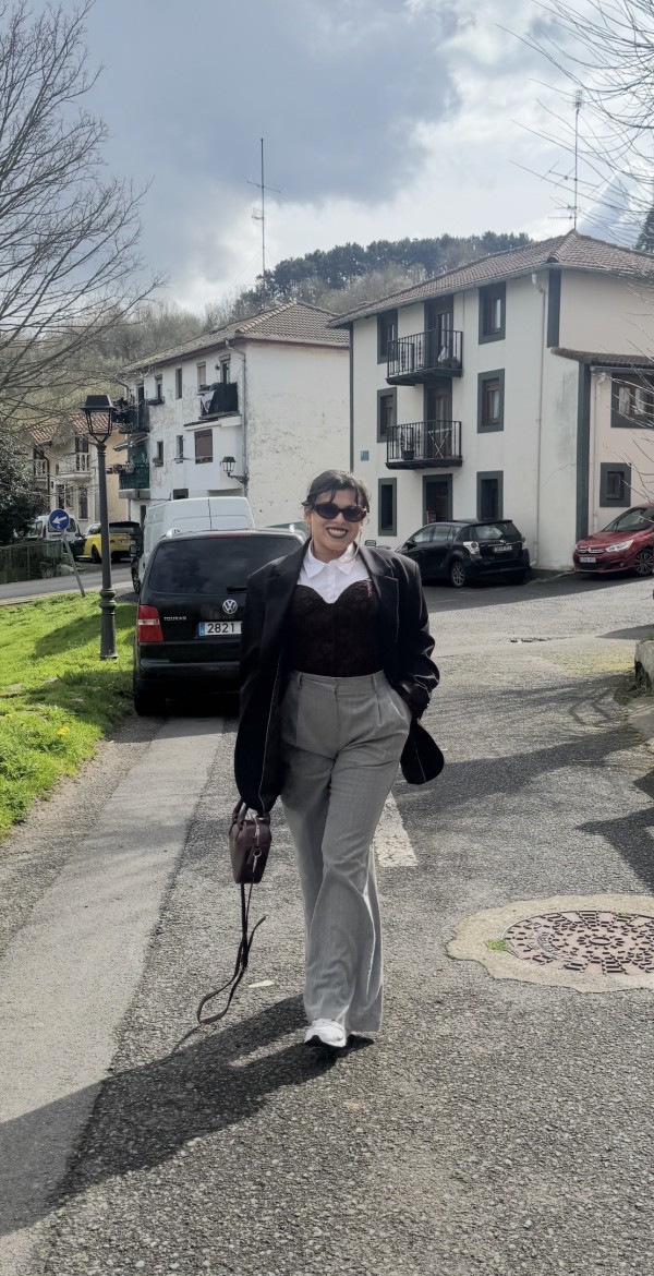 NOVEDAD JOVENCITA ESPAÑOLA EN SANTIAGO DE COMPOSTELA