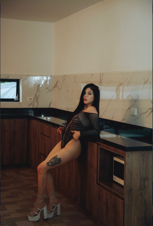 SALOMÉ Atrevida complaciente y fiestera