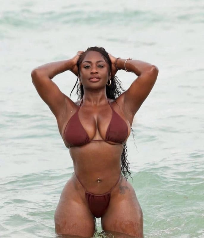 Andreina morenita caribeña fiestera en VILLARODRI
