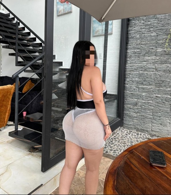 Hermosa y sexy latina en la roda