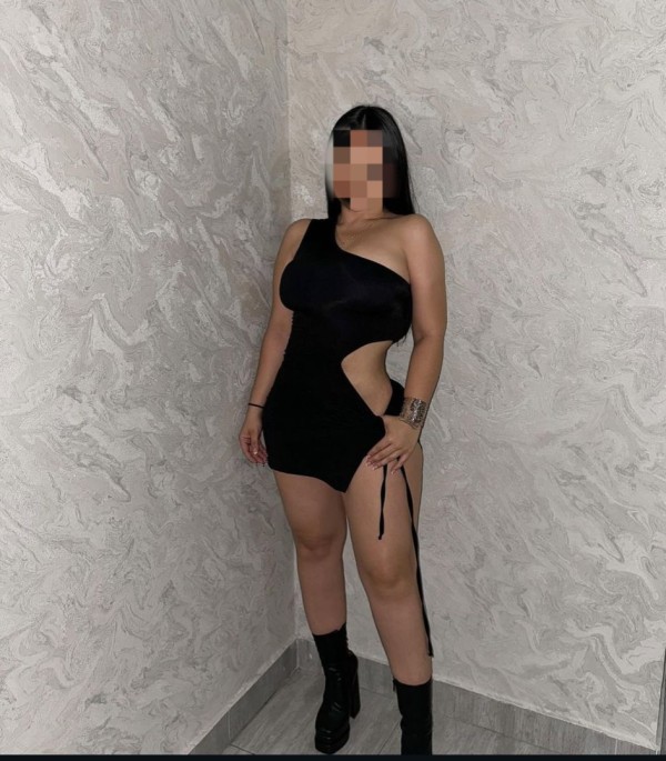 Hermosa y sexy latina en la roda