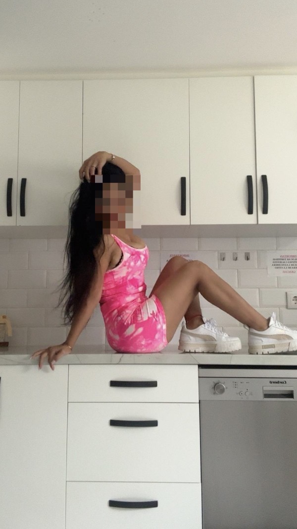 Jovencita de 28 años Estudiante nueva en CORUÑA