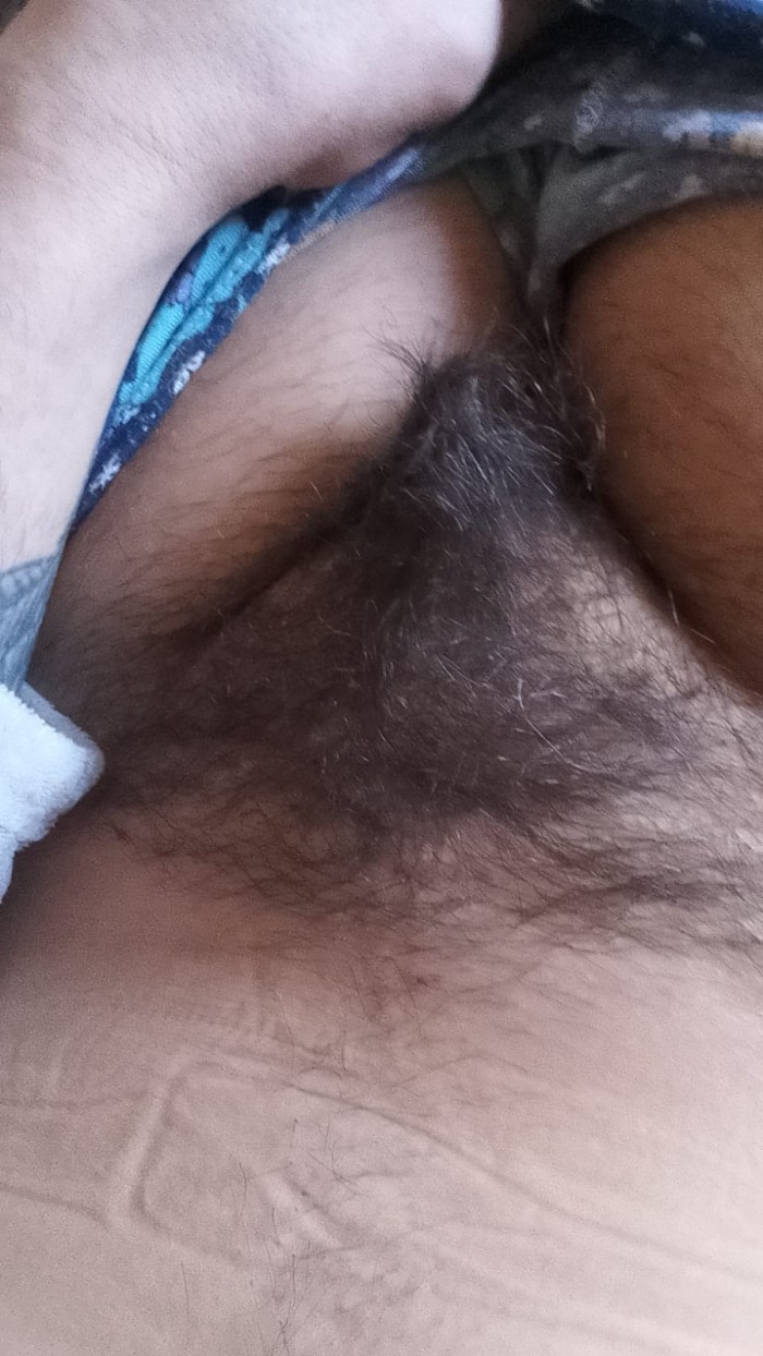 VEN Y QUITAME MIS BRAGUITAS CON LA BOCA,