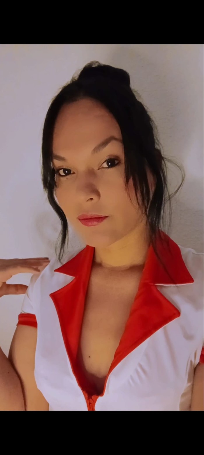 UNA MUJER CON POLLA