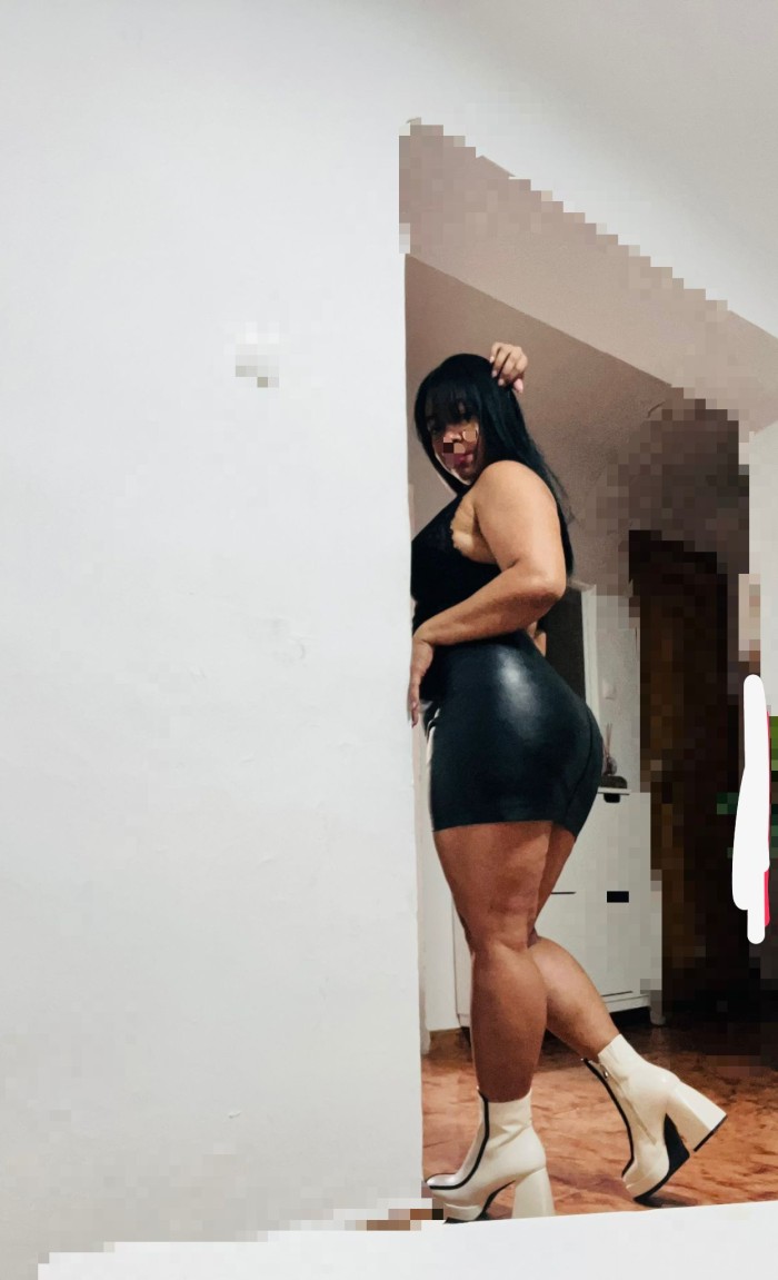 PUTICA ARRECHA CON EL CHOCHO MOJADITO