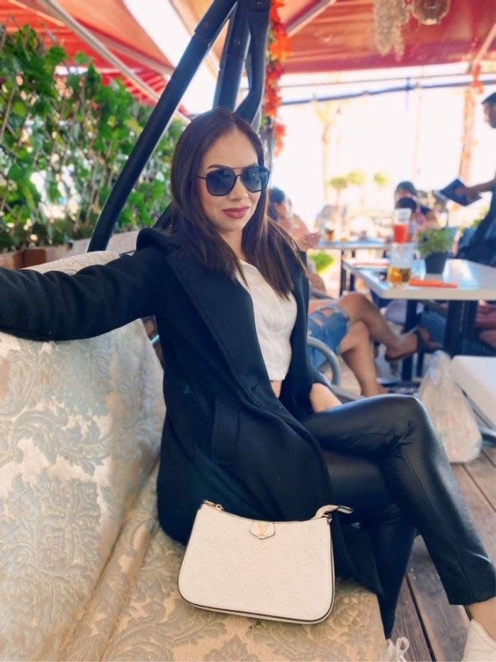 ARDIENTE Y COMPLACIENTE! LATINA EN GIRONA