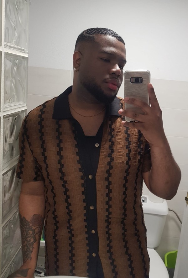 Chico nuevo versátil