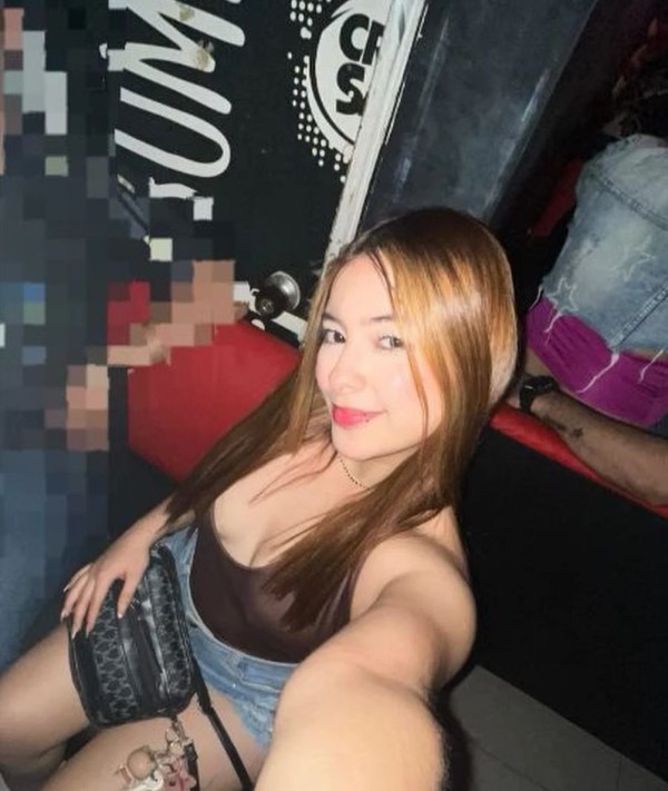 DANNA MUY FIESTERA, SENSUAL Y COMPLACIENTE
