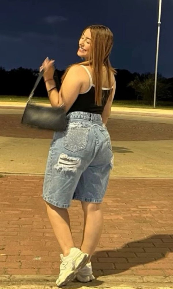 DANNA MUY FIESTERA, SENSUAL Y COMPLACIENTE