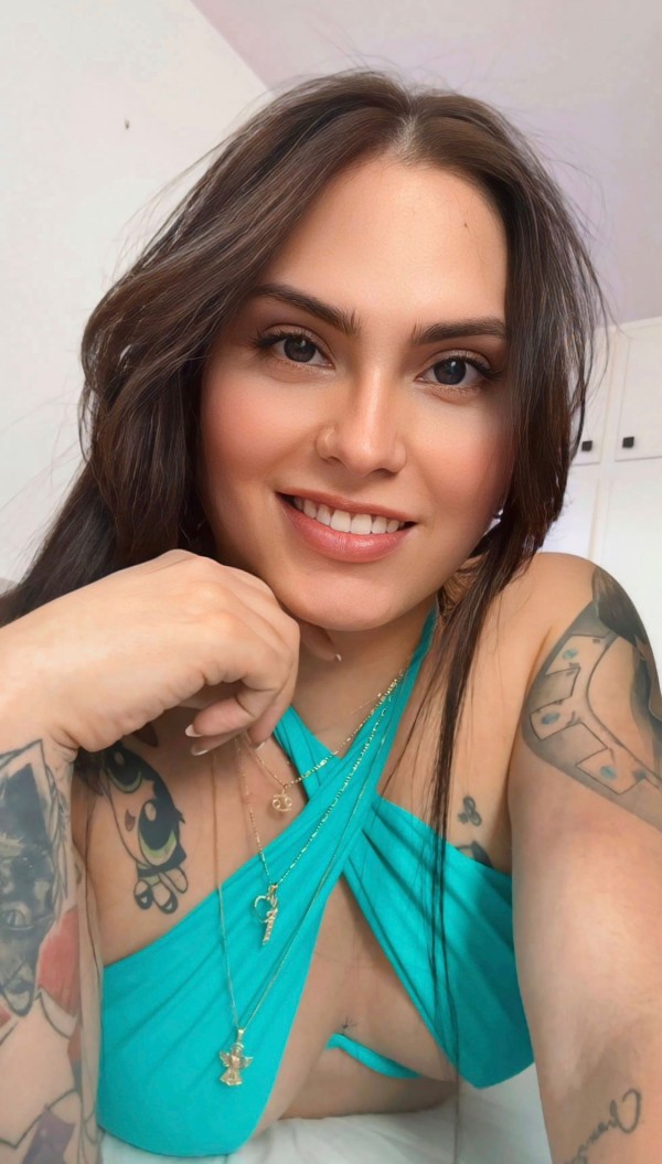 CHICA TRANS FRANCÉS AL NATURAL BIEN ENSALIVADO