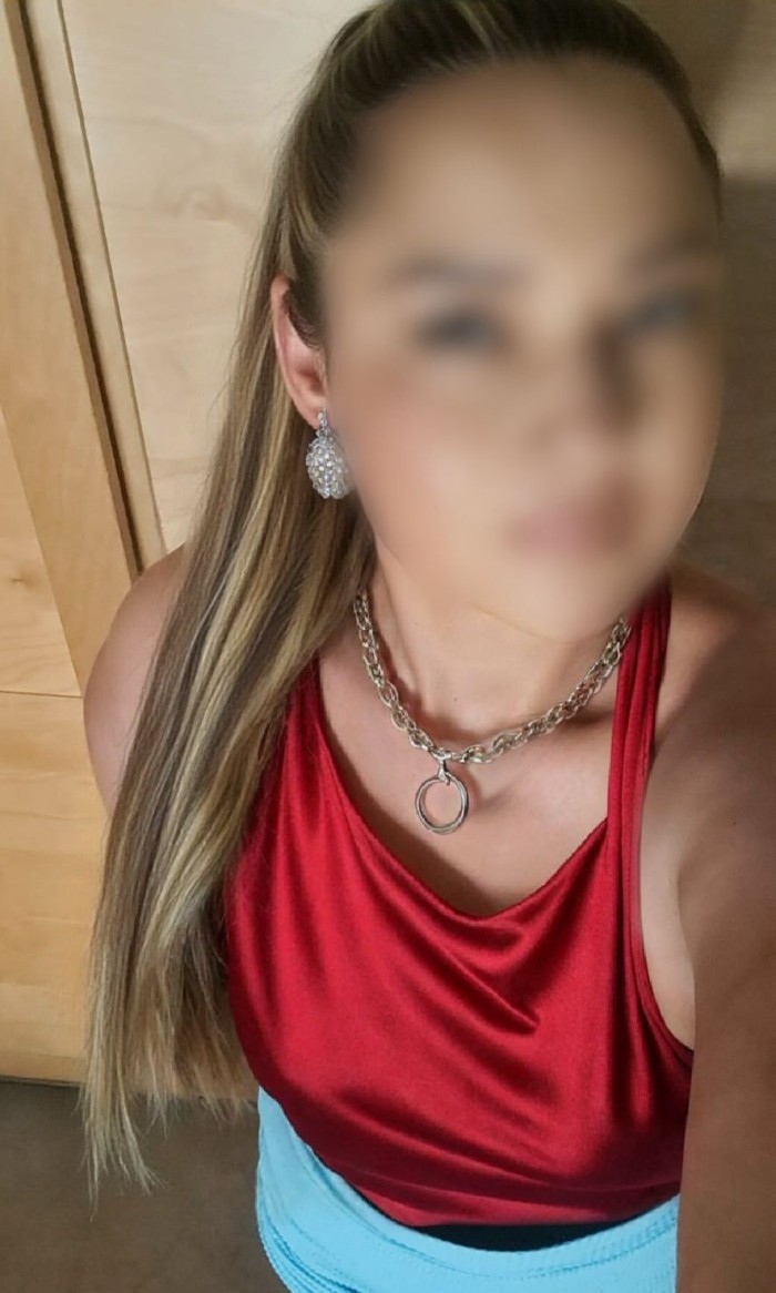 RUBY RUBIA DULCE Y ELEGANTE CON GANAS DE FIESTA