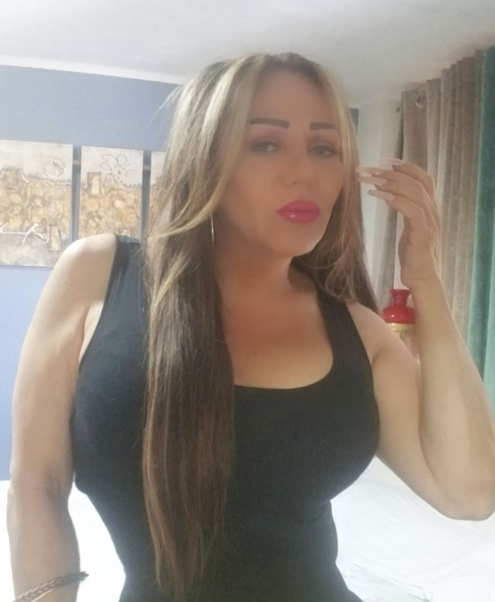 TRANS FEMENINA, CAÑERA SEXY TETONA DISCRETA EN VIGO