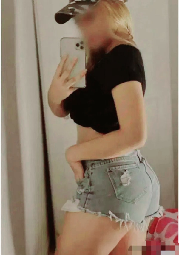 Rubia bomba con muchas ganas de ti , nueva por aqui