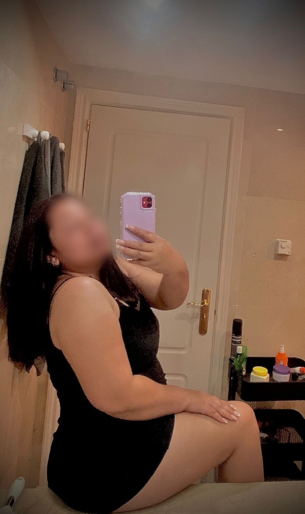 DANIELA  CURVY EXPERIMENTADA EN ESTEPONA