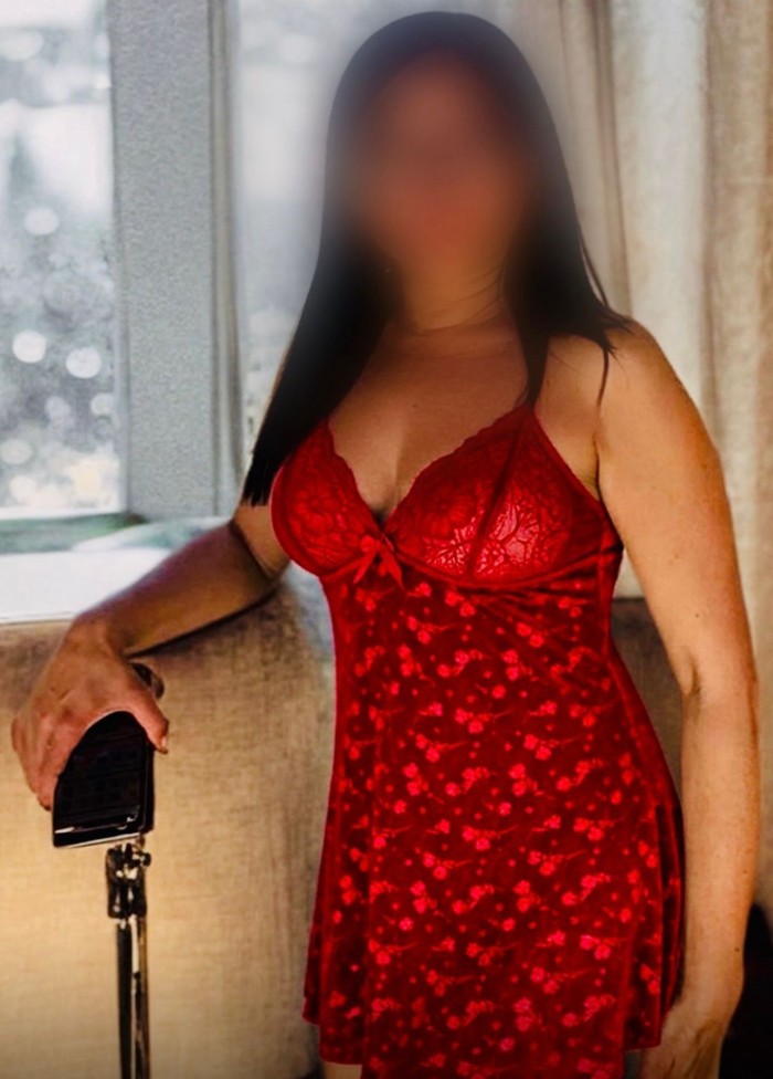 SARA, MADURA BRASILEÑA – SOLO SALIDAS — LOGROÑO