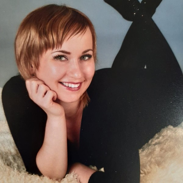 UCRANIANA DE LUJO EXPLOSIVA Y JUGUETONA