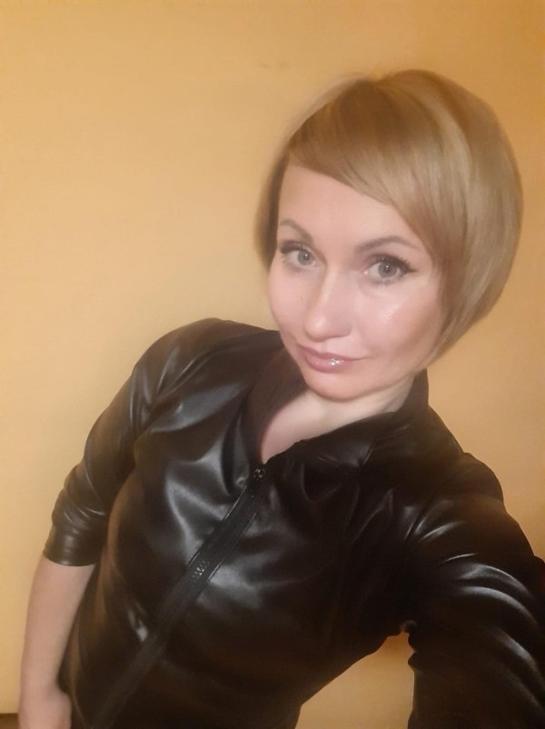 UCRANIANA DE LUJO EXPLOSIVA Y JUGUETONA