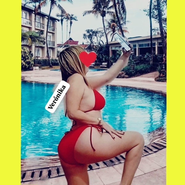 Rubia muy simpática pero adicta al sexo