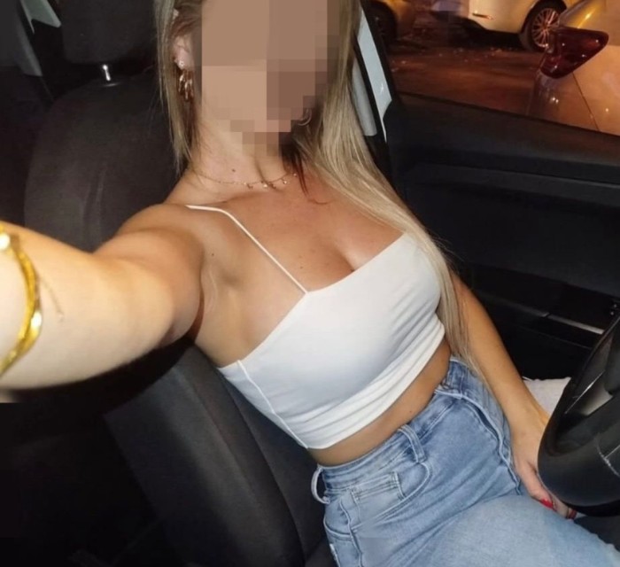 RUBIA MALAGUEÑA CON CURVAS