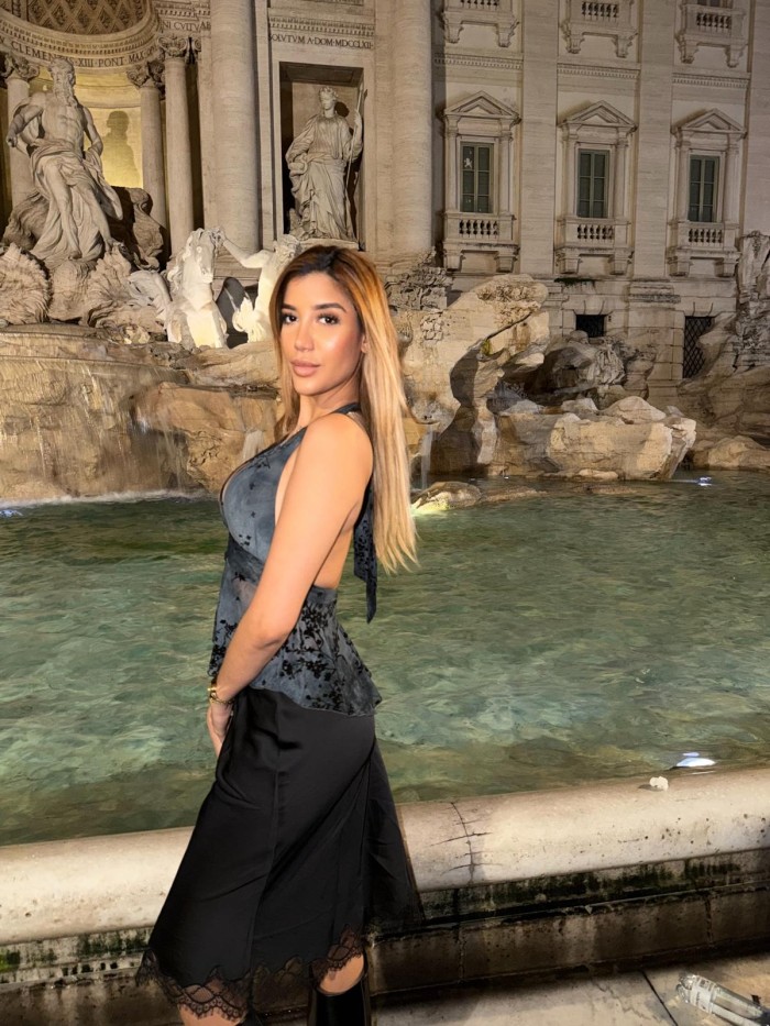 RUBIA DE FINAS CURVAS COMEME CON BRAGUITAS