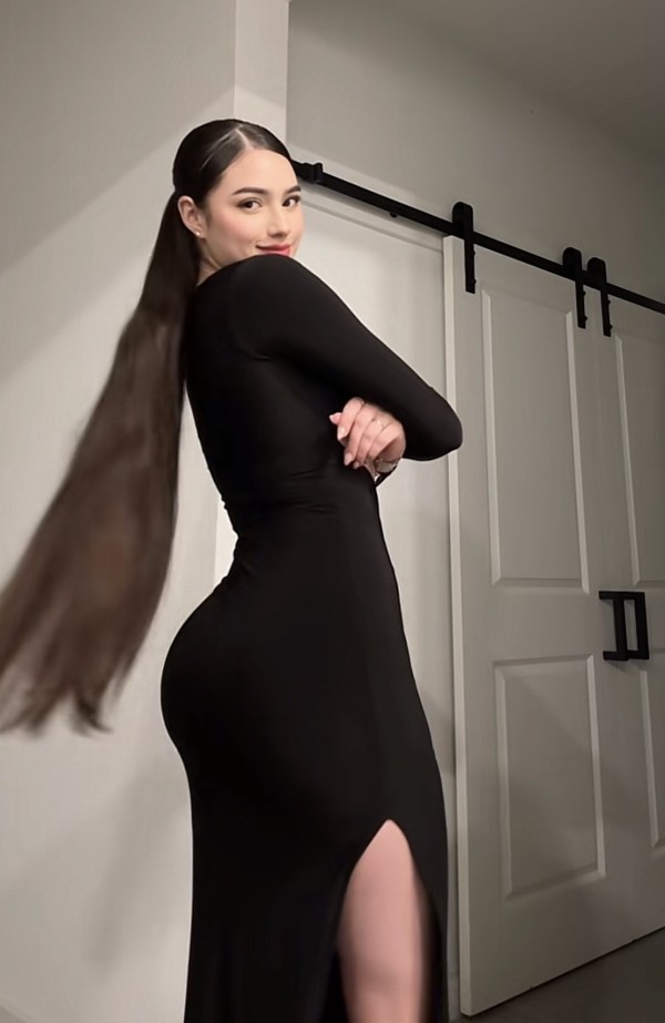 MILLADOIRO, JOVEN DELGADITA RECIÉN DE LLEGADA.