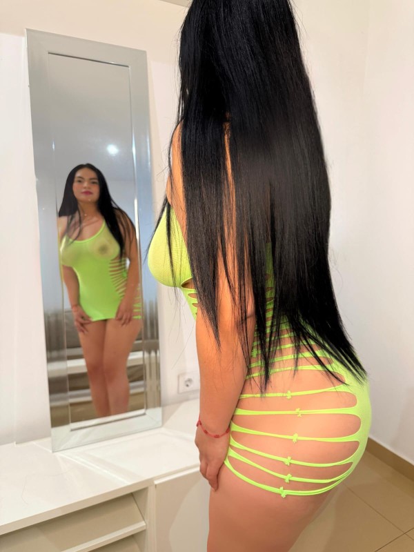 Exótica fiestera sexy full cañera e implicada