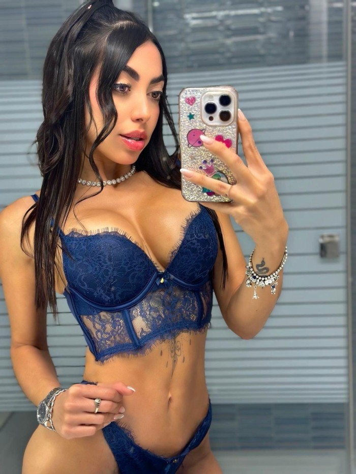Diosa de lujo colombiana impresionante