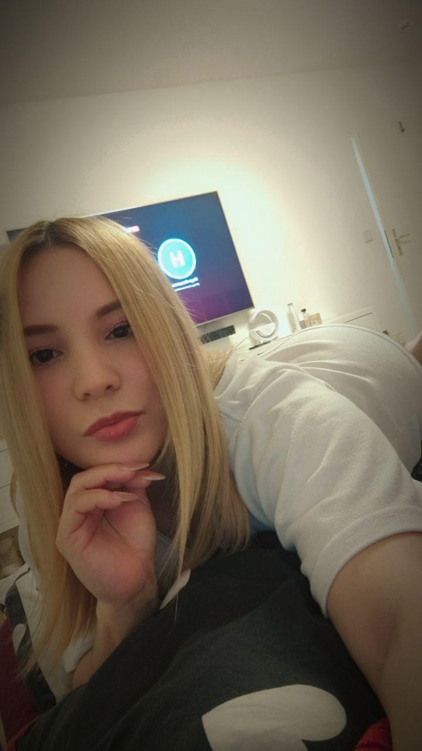 LUNA ,VENEZOLANA ARDIENTE EN PINTO