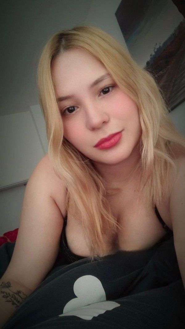 LUNA ,VENEZOLANA ARDIENTE EN PINTO