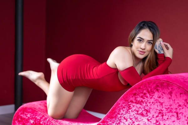 NATALIA RECIÉN LLEGADA FIESTERA Y ENROLLADOEA 24 hor