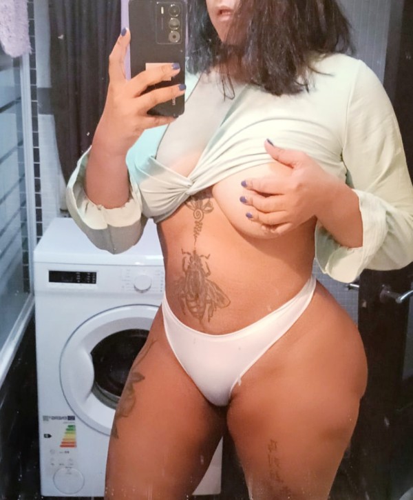 Fiestera complaciente y muy implicada solo salidas