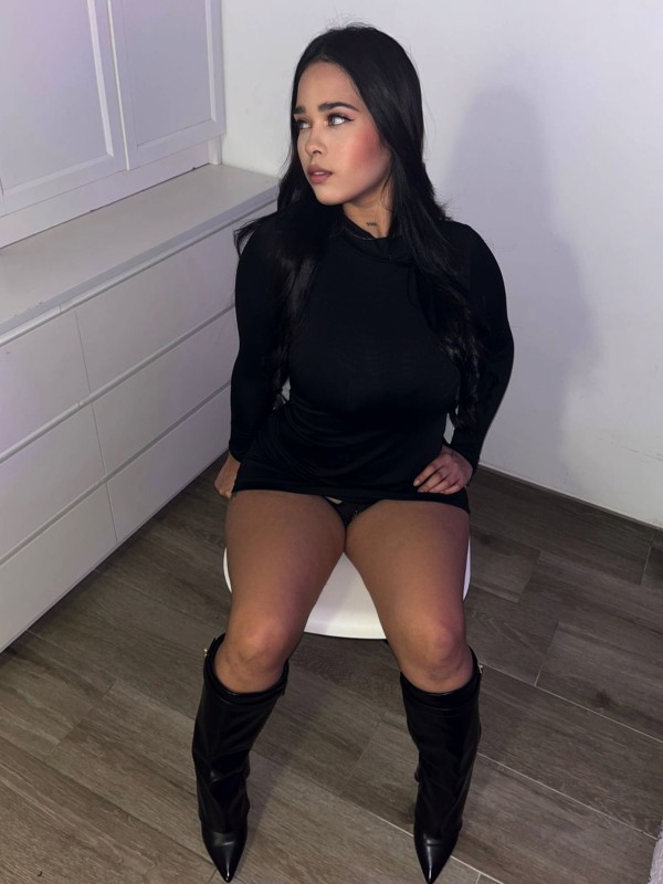 SOFIA HERMOSA LATINA EN BUSCA DE DIVERSION