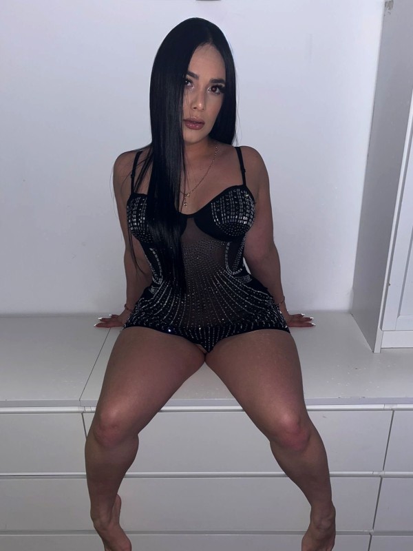 MILAN · LATINA IRRESISTIBLE Y FIESTERA · 24H DISPONIBLE