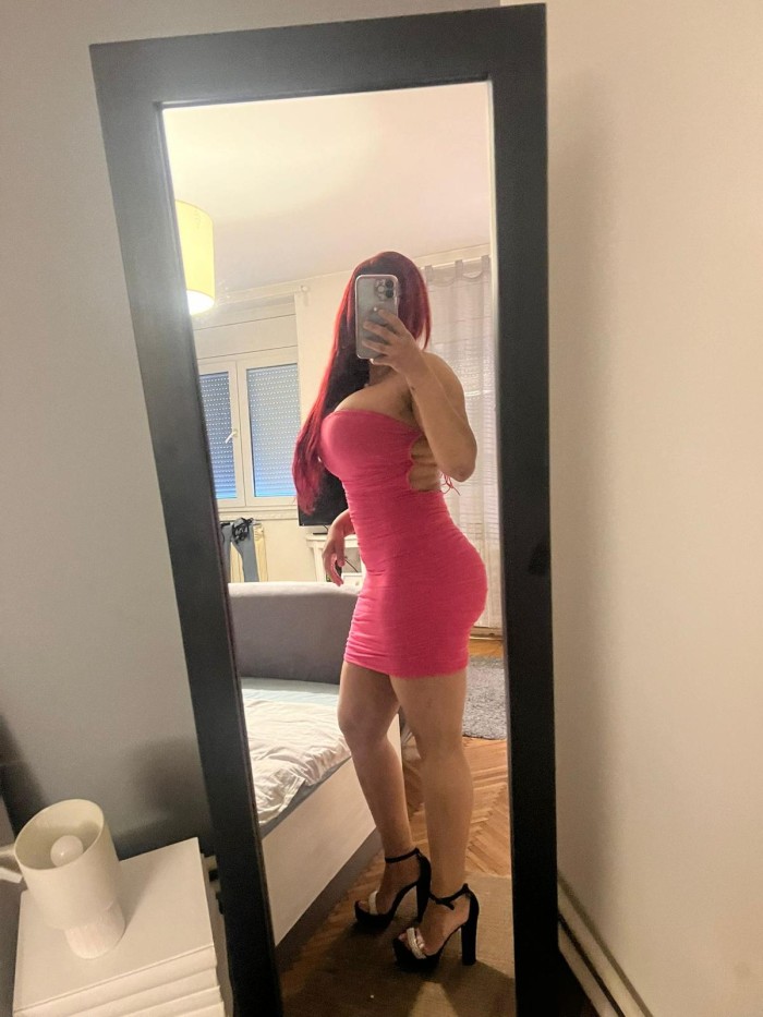 MUJER SIN LIMITES EN LA CAMA COMPLACIENTE A FULL