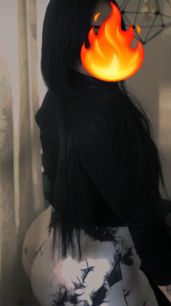 ARDIENTE FIESTERA CACHONDA MORBOSA COMPLACIENTE