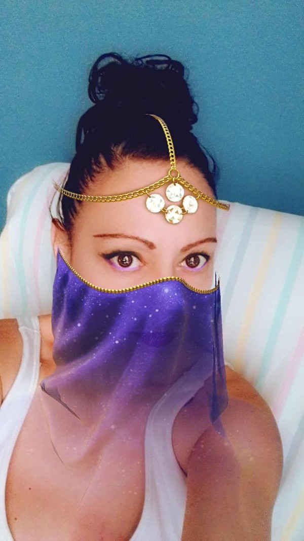 ESPAÑOLA, SOLA EN CASA PARA TU CITA RELAX.