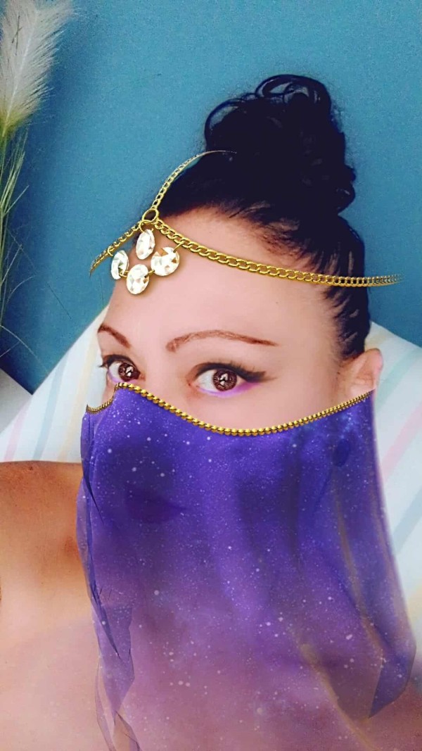 ESPAÑOLA, SOLA EN CASA PARA TU CITA RELAX.