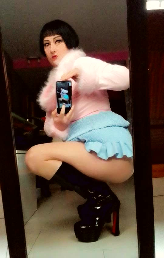 SIENTE MIS MANOS SOBRE TI. RECIBO SOLA Y SEXY .