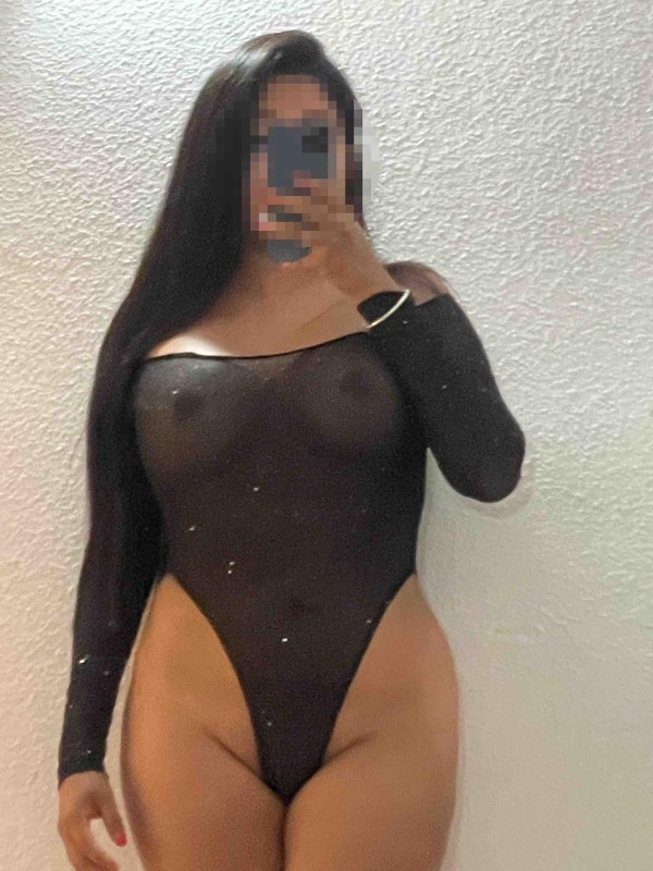 Karina bomba sexy disponible 24 horas fiestera