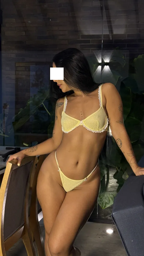 MORENA MUY GUARRILLA CON GANAS DE VOLARTE LA MENTE
