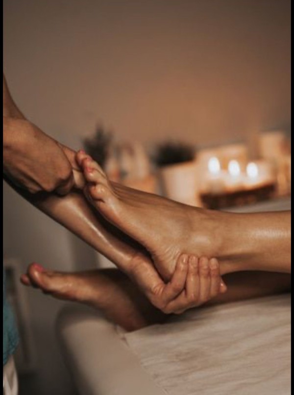 Hola soy Paula masajista latina muy cariñosa  y dulce  la diversión es hoy