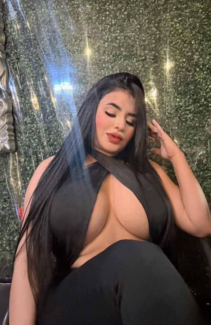 Trato de novios juguetona