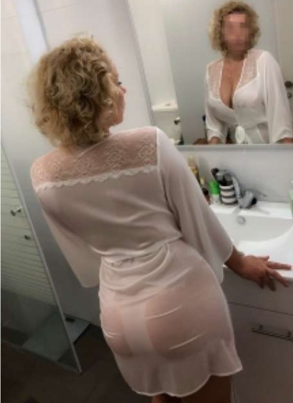 Solo salída a domicilio y hotel Ana española sexy complaciente y fiestera